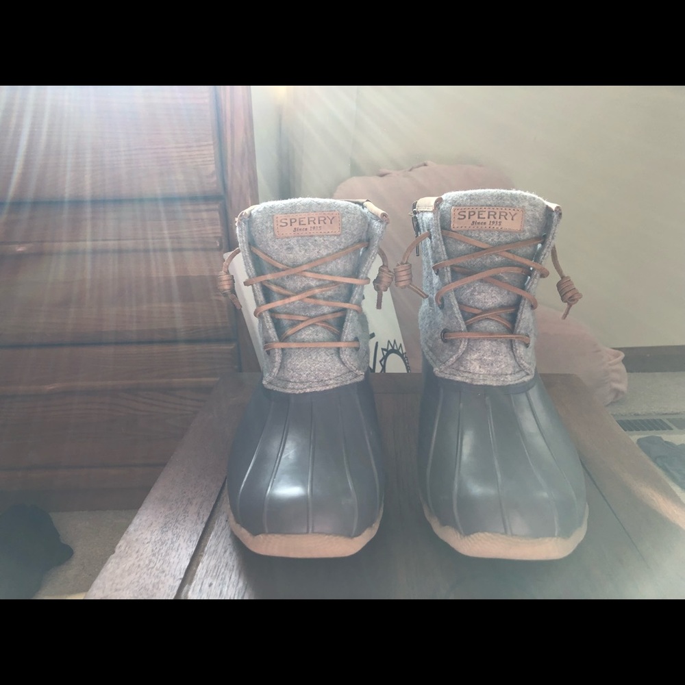 Sperry woman’s 7.5 boots